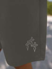 Manfinity Homme 男士圖案印花斜口袋短褲 - 灰色 - 查看 4