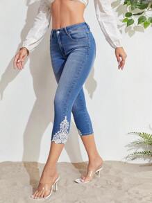 SHEIN Unity 凸花蕾絲貼花緊身七分牛仔褲 - 中等水洗藍 - 查看 3