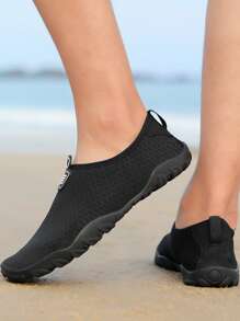 女性極簡風格一腳蹬溯溪鞋,運動戶外涉水鞋