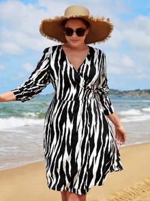 RueChic 大碼斑馬條紋交疊領連衣裙 - 黑與白 - 查看 3