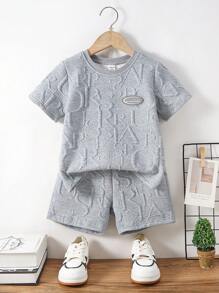 SHEIN 2 pezzi, set di maglietta ampia e comoda e pantaloncini per ragazzo giovane, stile casual e carino, adatto per scuola, feste, attività all'aperto, sport, abbigliamento da gentiluomo, per ragazzi di 4-7 anni, colore grigio
