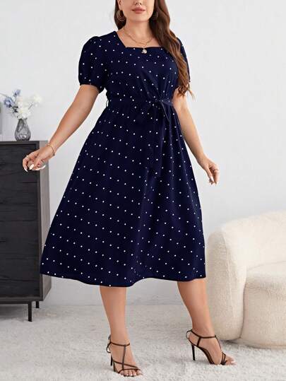 SHEIN Privé 加上波尔卡圆点印花泡泡袖系带优雅蓝色连衣裙，夏季