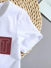 SHEIN Chàng trai trẻ Đồ họa Chữ cái Áo thun & quần đùi - Đỏ và trắng - Xem 3