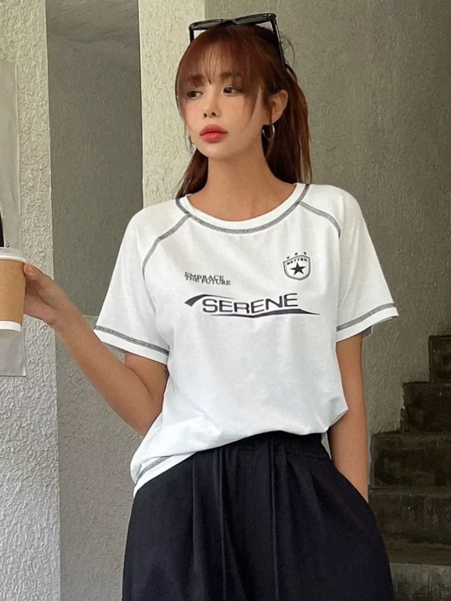 DAZY Camiseta con estampado de letra con puntada de manga raglán - Blanco - Ver 1