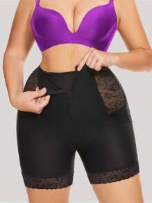 Pantaloni scurți de modelat cu fermoar din dantelă în față