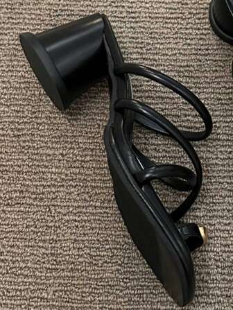 女士金屬裝飾丁字褲粗跟時尚涼鞋黑色