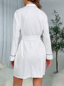Bata homewear ribete en contraste con cinturón - Blanco - Ver 2