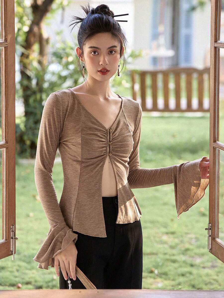 DAZY 喇叭袖褶饰前开衩下摆T恤长袖女式上衣 - 卡其色 - 查看 1