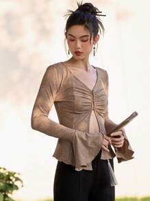 DAZY 喇叭袖褶饰前开衩下摆T恤长袖女式上衣 - 卡其色 - 查看 4