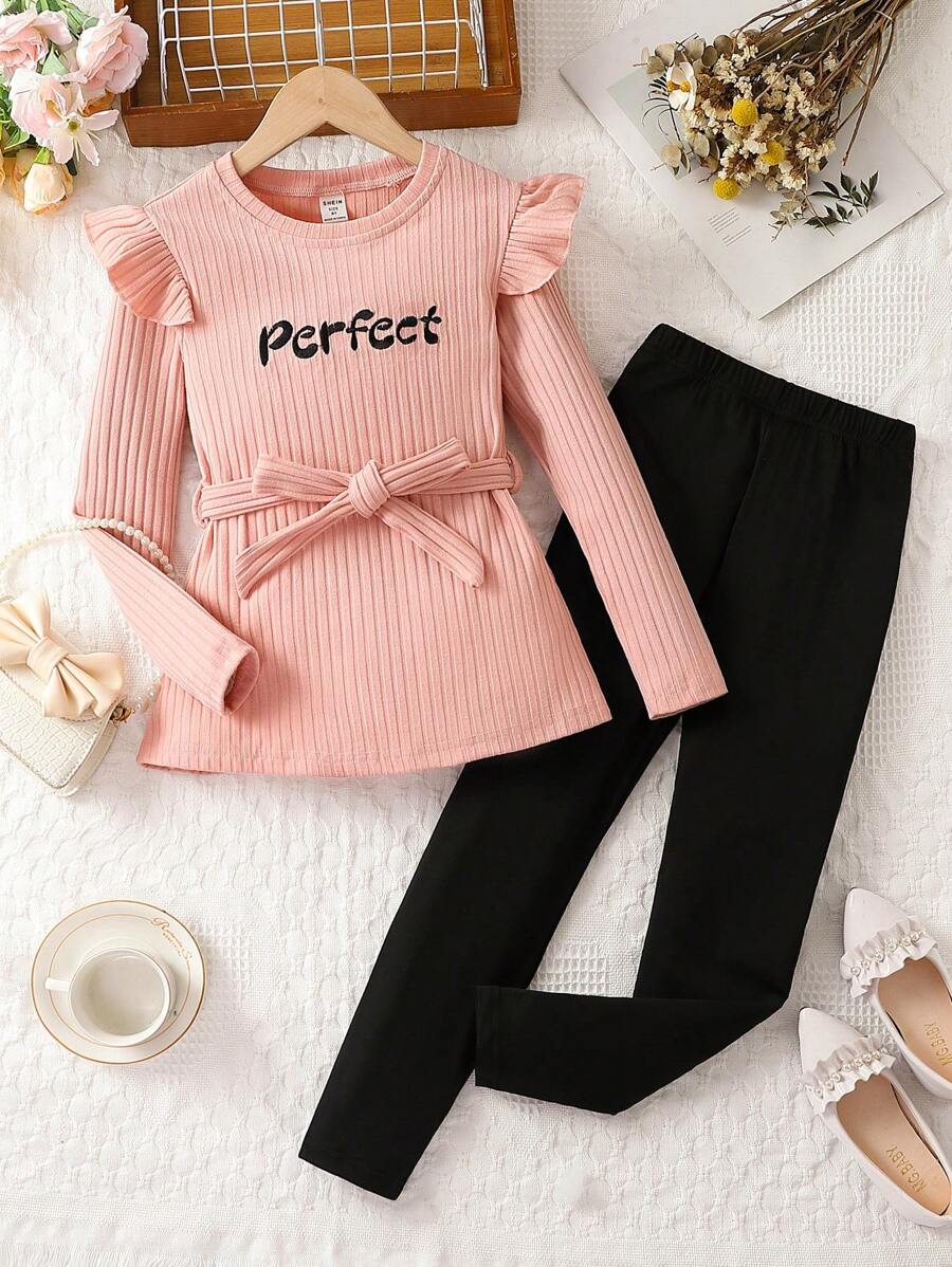 SHEIN 女大童字母圖案荷葉邊上衣和緊身褲 - 彩色 - 查看 1