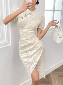 EastFlair Hoa Dệt hoa Nút Ếch Váy Wrap Hem - Màu be - Xem 1