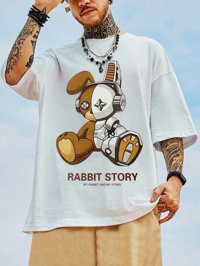 تي شيرت منخفض الاكتاف بجرافيك شعار ورسوم كارتون للرجال