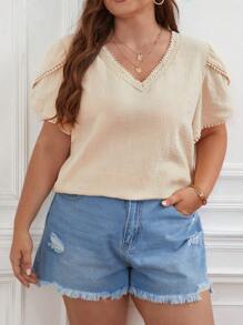 SHEIN Frenchy 大碼花瓣袖鏤空蕾絲花邊襯衫 - 杏色 - 查看 1