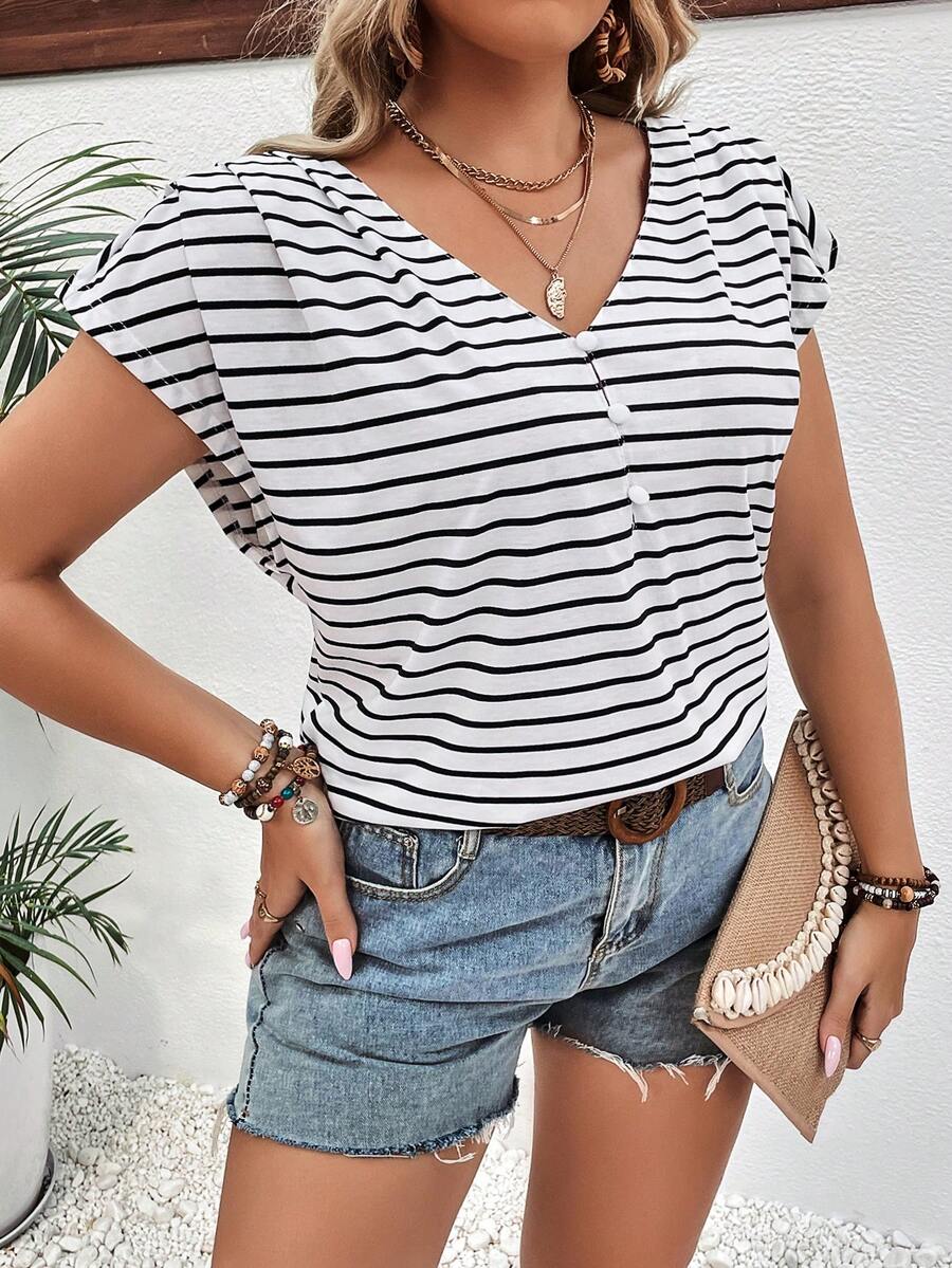 SHEIN Frenchy 大碼條紋圖案蝙蝠袖T恤 - 黑與白 - 查看 1