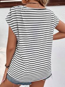 SHEIN Frenchy 大碼條紋圖案蝙蝠袖T恤 - 黑與白 - 查看 2