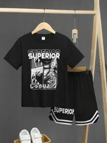 SHEIN 男大童字母人物圖案T恤和條紋飾邊短褲 - 黑色 - 查看 1
