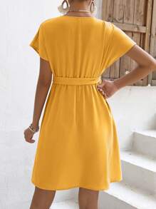 SHEIN 孕婦交疊領蝙蝠袖繫腰帶洋裝 - 黃色 - 查看 2