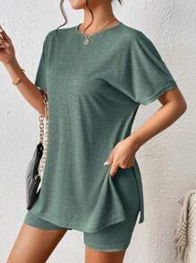 SHEIN Frenchy Shorts biker con camiseta de manga murciélago bajo con abertura