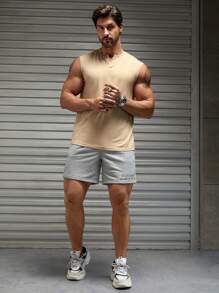 Manfinity RebelGame 男士標語圖案腰部抽繩短褲 - 淺灰色 - 查看 5