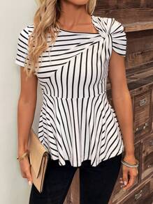 SHEIN Clasi 條紋印花不對稱領荷葉邊下擺T恤 - 黑與白 - 查看 1