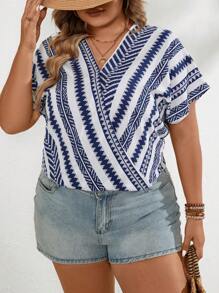 SHEIN LUNE 大碼幾何印花蝙蝠袖交叉圍裹襯衫 - 藍白色 - 查看 1