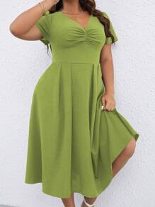 SHEIN Clasi 大碼前收褶A字連衣裙 - 橄欖綠 - 查看 5