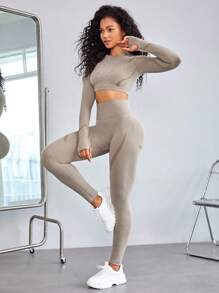 Yoga Futuristic 無縫插肩袖拇指孔短款運動T恤和緊身打底褲 - 卡其色 - 查看 6