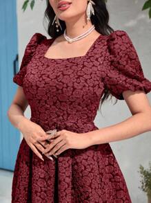 Modelyn Váy tay bồng cổ vuông dệt jacquard màu đỏ tía - Màu Đỏ Sâu - Xem 4