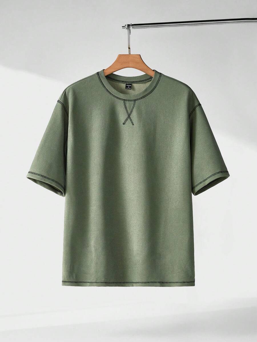 Manfinity RebelGame 男士頂針落肩T恤 - 軍綠色 - 查看 1