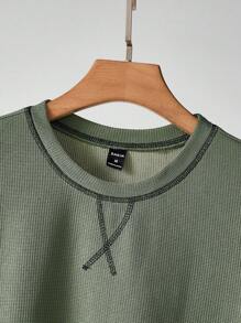 Manfinity RebelGame 男士頂針落肩T恤 - 軍綠色 - 查看 3