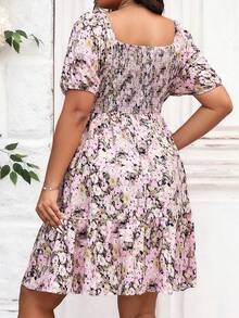 SHEIN Franclia 大碼印花雞心領口泡泡袖荷葉邊連衣裙 - 粉色 - 查看 2