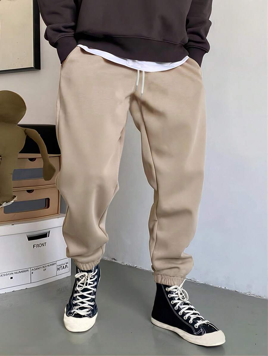 Manfinity Hypemode 男士腰部抽繩斜口袋衛褲 - 卡其色 - 查看 1