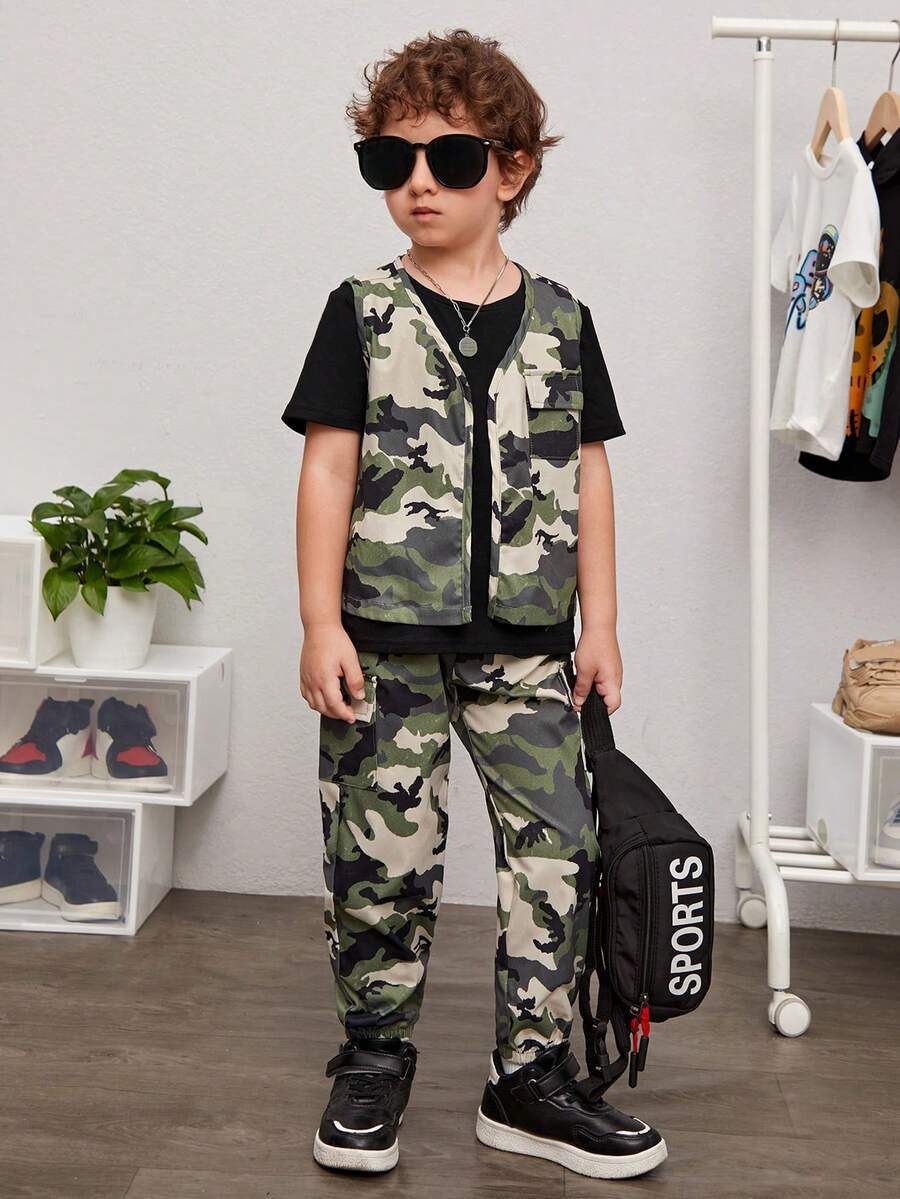 SHEIN 男小童迷彩印花夾克背心和褲子和T恤 - 彩色 - 查看 1