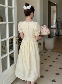 DAZY 素色泡泡袖貝殼邊蕾絲連衣裙 - 米色 - 查看 6