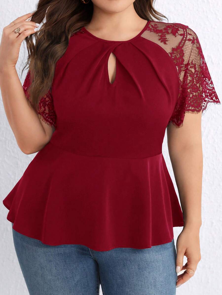 SHEIN Privé 大碼蕾絲拼接鎖眼領荷葉邊下擺襯衫 - 酒紅色 - 查看 1