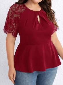 SHEIN Privé 大碼蕾絲拼接鎖眼領荷葉邊下擺襯衫 - 酒紅色 - 查看 4