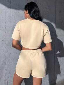 SHEIN Unity 字母圖案短款T恤和腰部抽繩短褲 - 杏色 - 查看 2