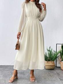 SHEIN Privé 小高領燈籠袖後背繫帶連衣裙 - 米色 - 查看 4
