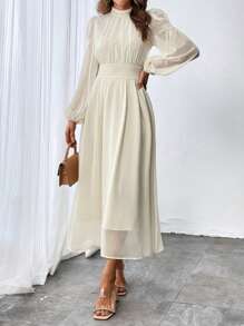 SHEIN Privé 小高領燈籠袖後背繫帶連衣裙 - 米色 - 查看 5