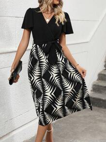 SHEIN Clasi 幾何印花蝴蝶袖繫腰帶洋裝 - 黑色 - 查看 1