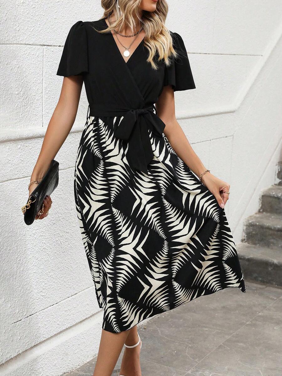 SHEIN Clasi 幾何印花蝴蝶袖繫腰帶洋裝 - 黑色 - 查看 1