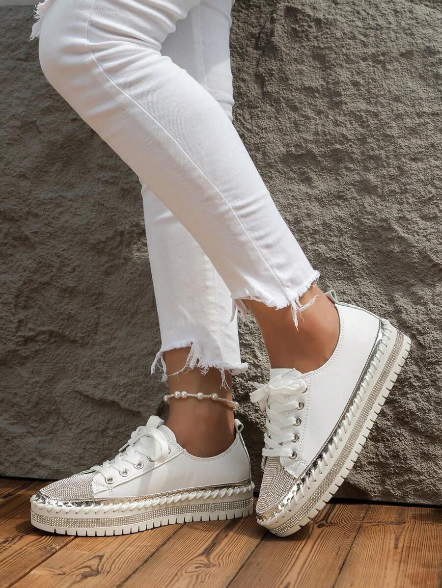 女式運動滑板鞋，水鑽裝飾前繫帶運動鞋