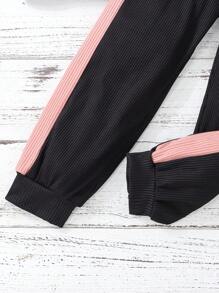 SHEIN Cô Gái Trẻ Khối màu Áo nỉ & Tương phản Đường may bên Quần thể thao - màu đen - Xem 4