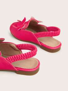 女孩蝴蝶裝飾露跟平底鞋適用於戶外