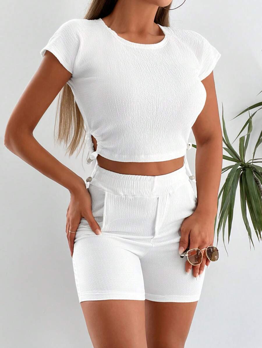 EURMUSE Áo ngắn cổ tròn màu trơn có trang trí nhẫn và quần short màu trơn có túi đôi - trắng - Xem 1