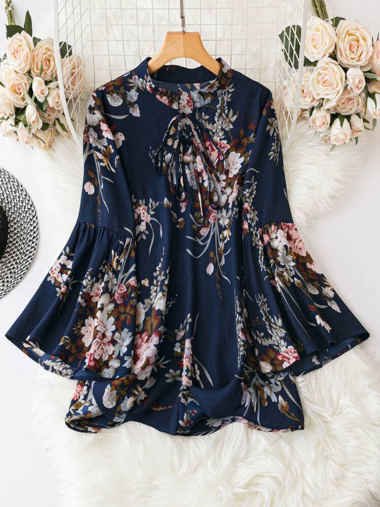 Mulvari Talla grande Blusa con estampado floral de cuello con cordón de manga amplia - Azul Marino - Ver 1