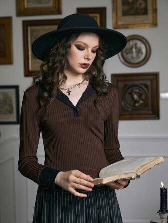 Academia Camiseta de cuello en contraste de canalé