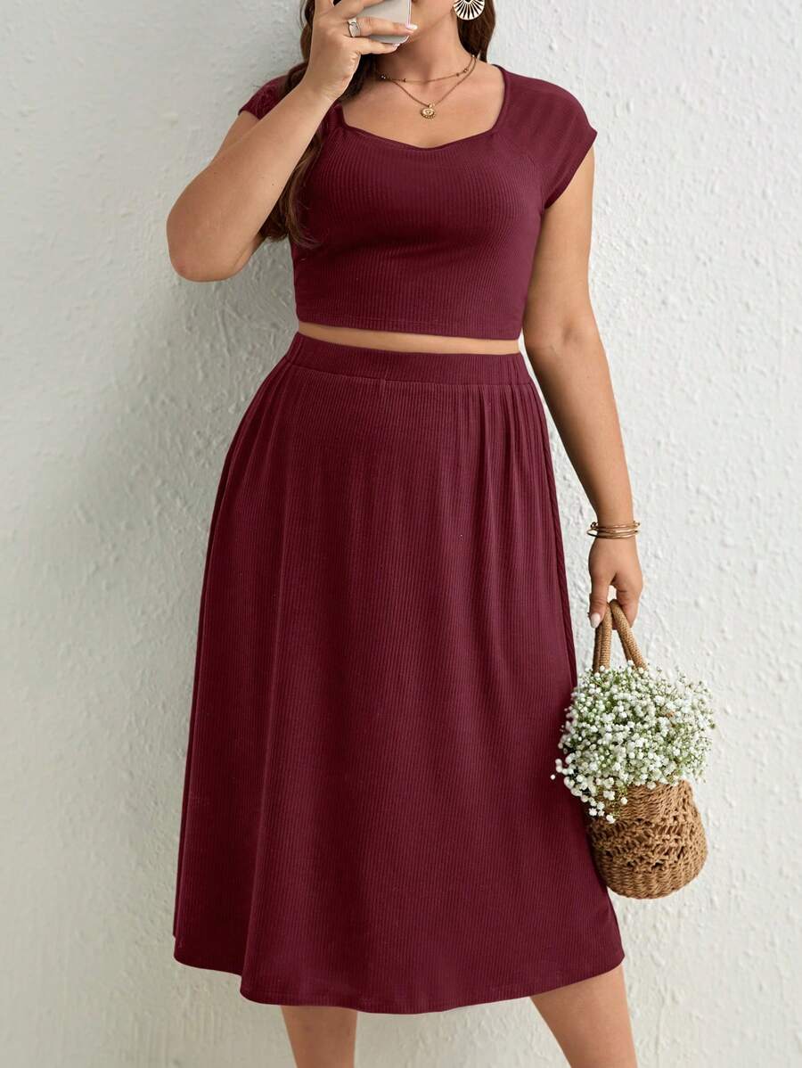 SHEIN Frenchy 大碼素色短款T恤和半身裙 - 酒紅色 - 查看 1