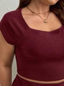 SHEIN Frenchy 大碼素色短款T恤和半身裙 - 酒紅色 - 查看 2