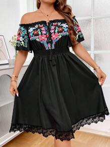 SHEIN LUNE 大碼印花一字肩鏤空蕾絲花邊連衣裙 - 黑色 - 查看 3